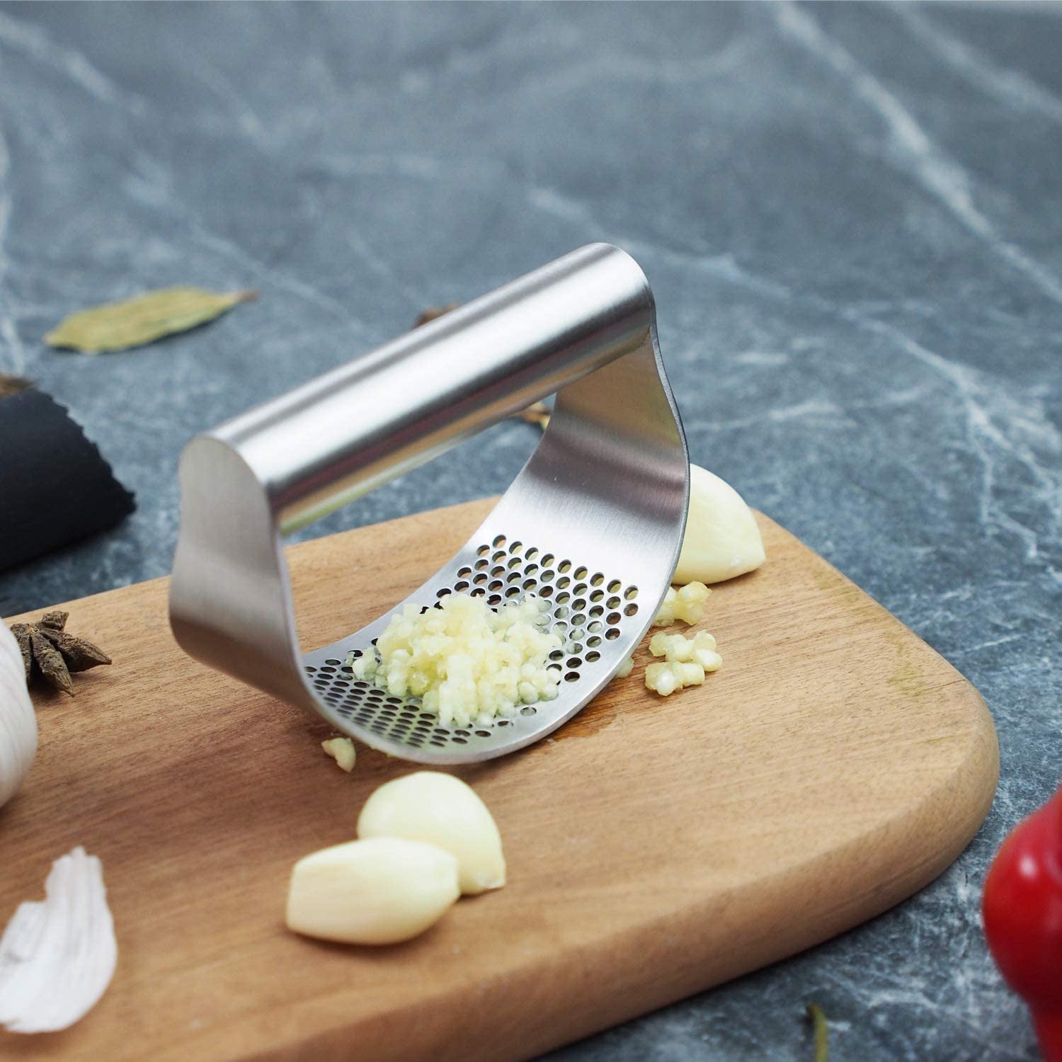 Garlic Press Rocker, Stainless Steel Garlic Crusher, Dishwasher Safe, Ergonomic Handle Garlic Chopper with Silicone Peeler and Cleaning Brush, Rust Proof Garlic Mincer Tool for Kitchen Gadgets